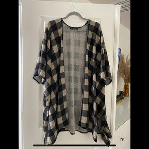 NWOT - Plaid / Gingham Kimono - Size M/L